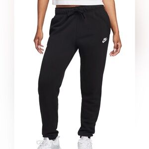 Nike Women's Sportswear Club Fleece Mid-Rise Joggers